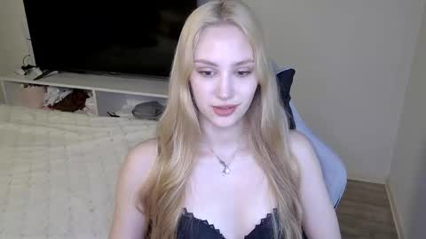 Snapshot of laylapretty001 chatting on May 2026 04:19:02 AM LaylaPretty001 online show from May 2026 04:19:02 AM
