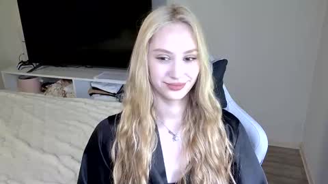 Snapshot of laylapretty001 chatting on May 2026 05:05:02 AM LaylaPretty001 online show from May 2026 05:05:02 AM