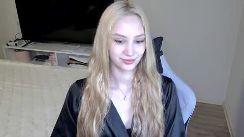 Snapshot of laylapretty001 chatting on May 2026 05:05:02 AM LaylaPretty001 online show from May 2026 05:05:02 AM