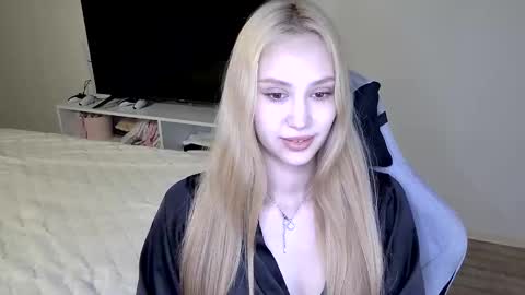 Snapshot of laylapretty001 chatting on June 2026 04:24:01 AM LaylaPretty001 online show from June 2026 04:24:01 AM