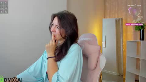 Snapshot of lea_shadom chatting on November 2025 01:05:02 AM Lea online show from November 2025 01:05:02 AM