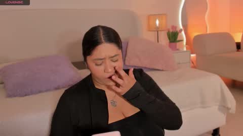 Leah online show from October 2025 03:40:01 PM