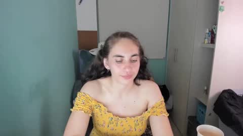 Snapshot of leah_sm chatting on January 2025 01:33:01 AM Laura online show from January 2025 01:33:01 AM