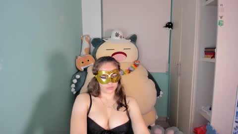 Snapshot of leah_sm chatting on February 2026 07:51:01 AM Laura online show from February 2026 07:51:01 AM