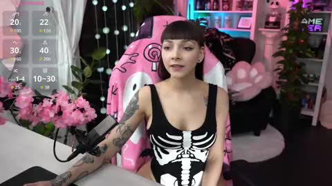 Snapshot of leahobscure chatting on February 2025 10:30:01 PM Leah online show from February 2025 10:30:01 PM