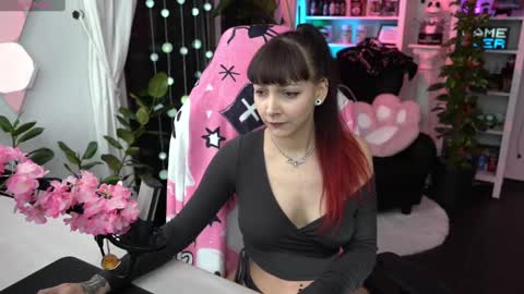 Snapshot of leahobscure chatting on February 2025 08:53:02 PM Leah online show from February 2025 08:53:02 PM