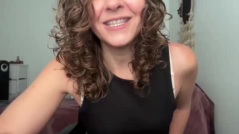 Leah Sparkles online show from September 2025 01:01:01 PM