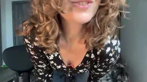 Leah Sparkles online show from May 2026 03:41:02 PM