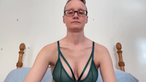 Snapshot of leahwilde chatting on February 2025 04:04:02 PM Lee online show from February 2025 04:04:02 PM