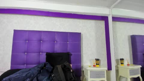 leamoreau__ online show from October 2025 12:05:01 PM