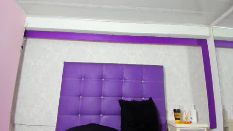 leamoreau__ online show from October 2025 11:00:02 AM