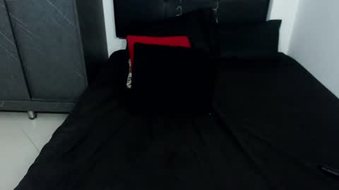 Leandro online show from December 2024 01:06:01 PM