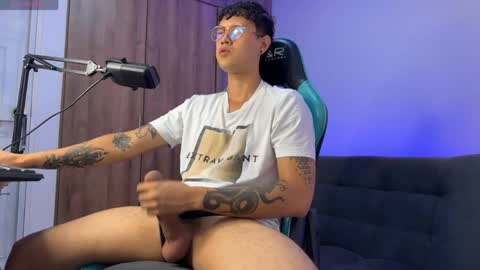 Snapshot of leaneseb chatting on April 2026 01:52:02 PM leaneseb online show from April 2026 01:52:02 PM