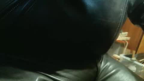 Snapshot of leathermotocross001 chatting on November 2025 03:44:01 PM Leathermotocross online show from November 2025 03:44:01 PM