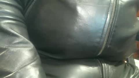 Snapshot of leathermotocross001 chatting on November 2025 06:45:01 PM Leathermotocross online show from November 2025 06:45:01 PM