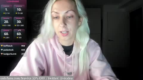 LeaVixx online show from November 2025 05:57:02 PM