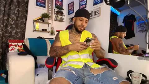 leenar_key online show from October 2025 03:38:02 PM