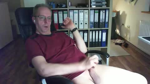 Snapshot of lefti27 chatting on November 2025 10:41:01 PM Dave online show from November 2025 10:41:01 PM