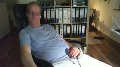 Snapshot of lefti27 chatting on November 2025 01:03:02 AM Dave online show from November 2025 01:03:02 AM