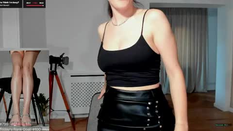 Snapshot of legswattitude chatting on April 2026 04:48:02 PM Elle online show from April 2026 04:48:02 PM