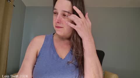 Snapshot of leiaswift chatting on December 2024 03:46:02 PM Leia Swift online show from December 2024 03:46:02 PM