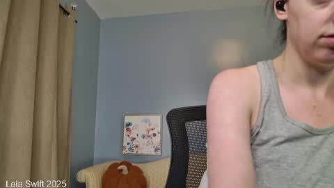 Snapshot of leiaswift chatting on October 2025 09:07:01 AM Leia Swift online show from October 2025 09:07:01 AM