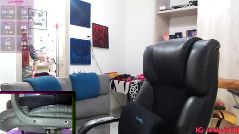 Snapshot of leidycrstnch21 chatting on October 2025 01:23:02 PM LeidyDi223 online show from October 2025 01:23:02 PM