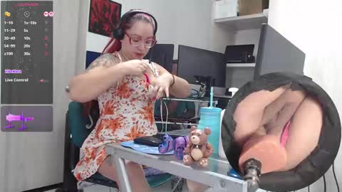 Snapshot of leidycrstnch21 chatting on November 2025 02:38:01 PM LeidyDi223 online show from November 2025 02:38:01 PM