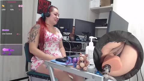 Snapshot of leidycrstnch21 chatting on November 2025 02:27:02 PM LeidyDi223 online show from November 2025 02:27:02 PM