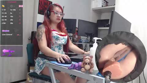 Snapshot of leidycrstnch21 chatting on November 2025 02:39:02 PM LeidyDi223 online show from November 2025 02:39:02 PM