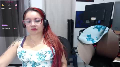 Snapshot of leidycrstnch21 chatting on December 2025 02:33:02 PM LeidyDi223 online show from December 2025 02:33:02 PM