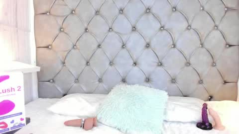 Snapshot of leigh_angels chatting on January 2025 12:48:01 AM LEIGH ANGELS online show from January 2025 12:48:01 AM