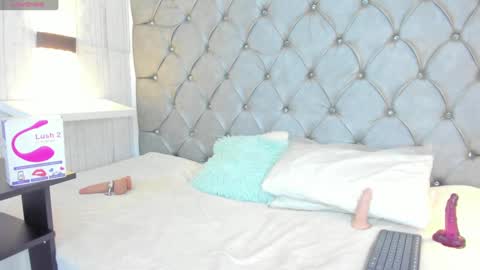 Snapshot of leigh_angels chatting on January 2025 01:32:01 AM LEIGH ANGELS online show from January 2025 01:32:01 AM