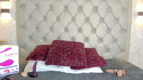 Snapshot of leigh_angels chatting on January 2025 09:04:02 PM LEIGH ANGELS online show from January 2025 09:04:02 PM