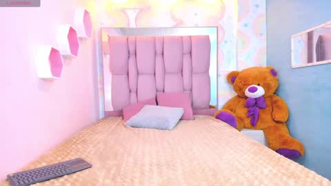 Snapshot of leigh_angels chatting on January 2025 10:41:02 PM LEIGH ANGELS online show from January 2025 10:41:02 PM