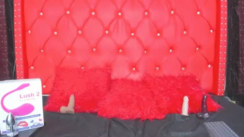 Snapshot of leigh_angels chatting on February 2025 01:19:02 AM LEIGH ANGELS online show from February 2025 01:19:02 AM