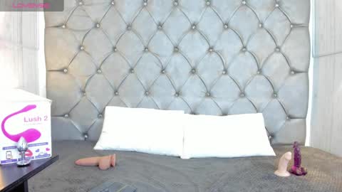 Snapshot of leigh_angels chatting on February 2025 12:46:01 AM LEIGH ANGELS online show from February 2025 12:46:01 AM