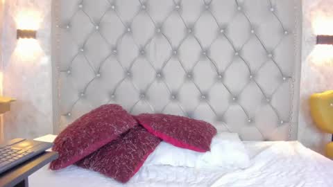 Snapshot of leigh_angels chatting on February 2025 09:43:01 PM LEIGH ANGELS online show from February 2025 09:43:01 PM