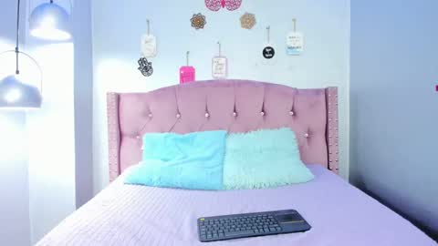 Snapshot of leigh_angels chatting on March 2025 08:38:02 PM LEIGH ANGELS online show from March 2025 08:38:02 PM