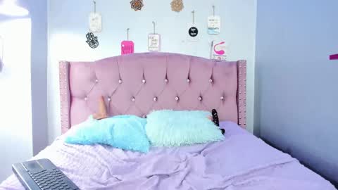 Snapshot of leigh_angels chatting on March 2025 11:54:01 PM LEIGH ANGELS online show from March 2025 11:54:01 PM