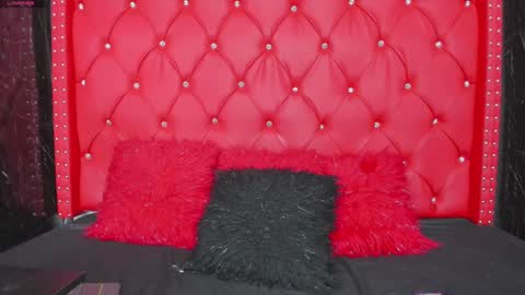 Snapshot of leigh_angels chatting on March 2025 10:36:02 PM LEIGH ANGELS online show from March 2025 10:36:02 PM