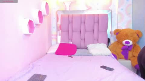 Snapshot of leigh_angels chatting on March 2025 02:30:02 AM LEIGH ANGELS online show from March 2025 02:30:02 AM