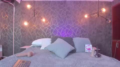 Snapshot of leigh_angels chatting on September 2025 10:13:01 PM LEIGH ANGELS online show from September 2025 10:13:01 PM