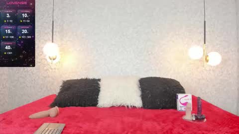 Snapshot of leigh_angels chatting on October 2025 11:14:01 PM LEIGH ANGELS online show from October 2025 11:14:01 PM