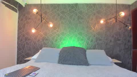 Snapshot of leigh_angels chatting on November 2025 09:48:01 PM LEIGH ANGELS online show from November 2025 09:48:01 PM