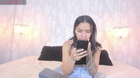 Snapshot of leigh_angels chatting on November 2025 10:09:01 PM LEIGH ANGELS online show from November 2025 10:09:01 PM