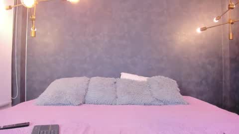 Snapshot of leigh_angels chatting on November 2025 10:18:02 PM LEIGH ANGELS online show from November 2025 10:18:02 PM