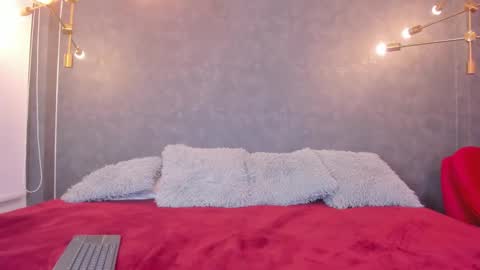 Snapshot of leigh_angels chatting on November 2025 10:31:01 PM LEIGH ANGELS online show from November 2025 10:31:01 PM