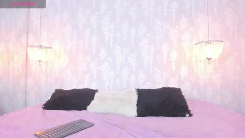 Snapshot of leigh_angels chatting on December 2025 08:37:02 PM LEIGH ANGELS online show from December 2025 08:37:02 PM