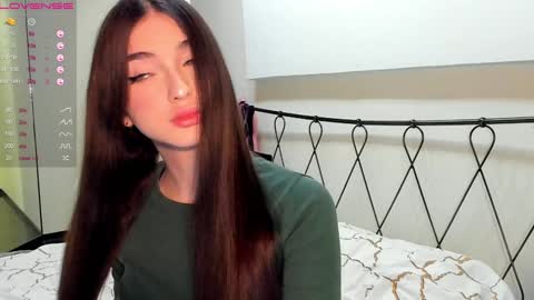 Snapshot of leila_4ever chatting on January 2025 02:51:02 PM Leila online show from January 2025 02:51:02 PM